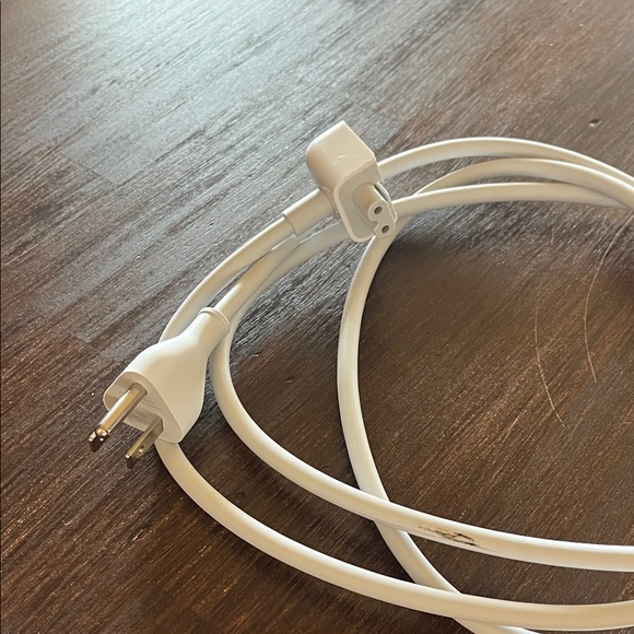 White Apple Laptop Power Cable - Picture 1 of 3